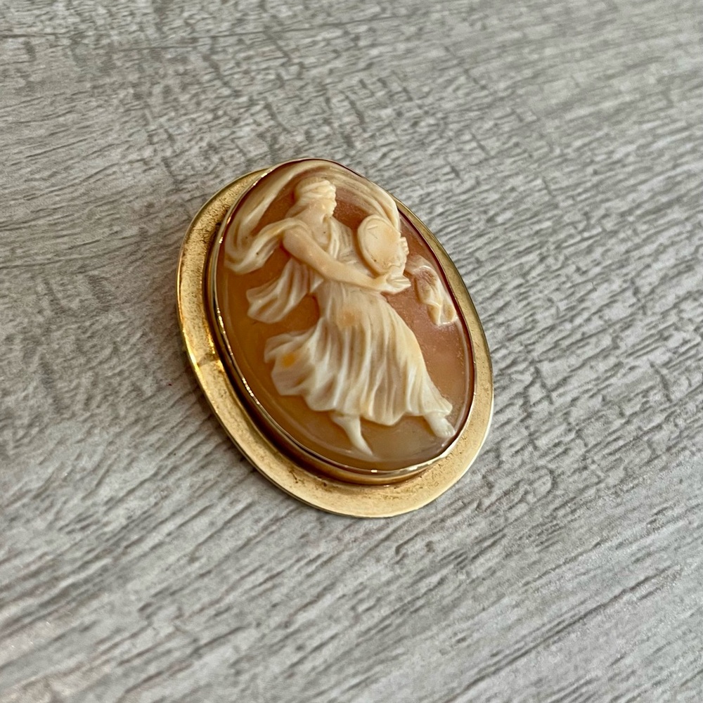 VERY ANTIQUE 14k Gold Cameo Brooch - Picture 3 of 13